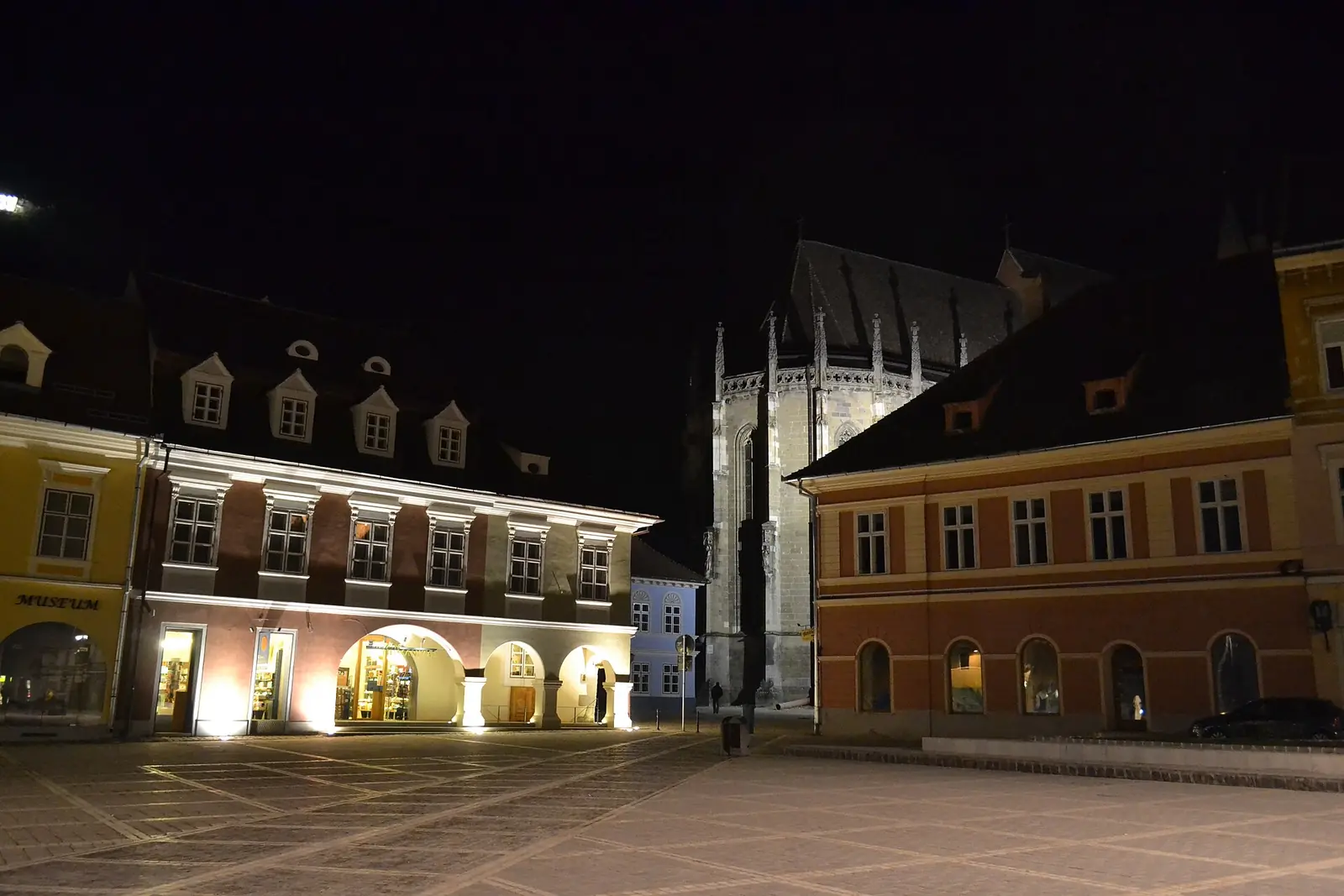 Biserica Neagră din Brașov iluminată în centrul istoric