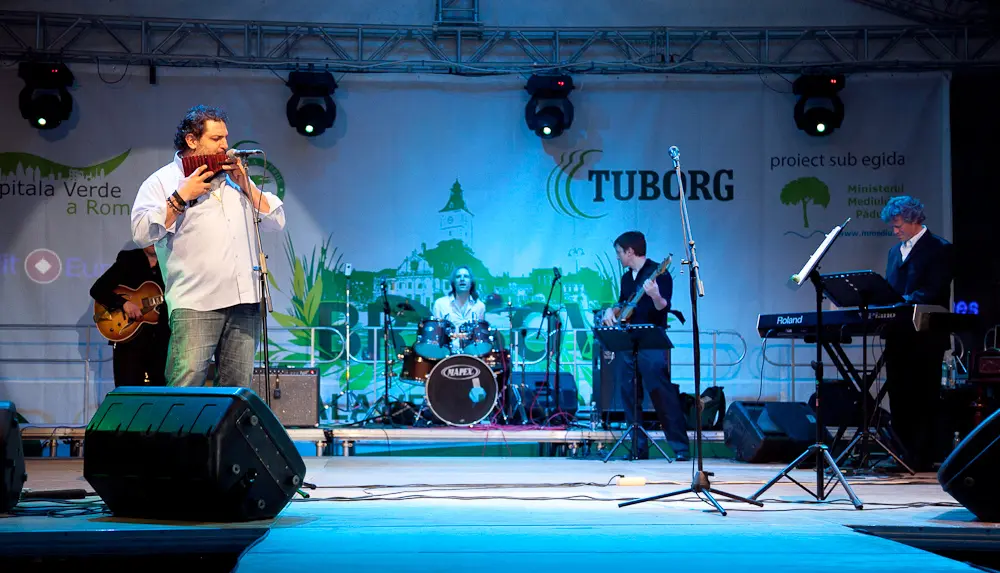 Concert în aer liber organizat în Piața Sfatului din Brașov