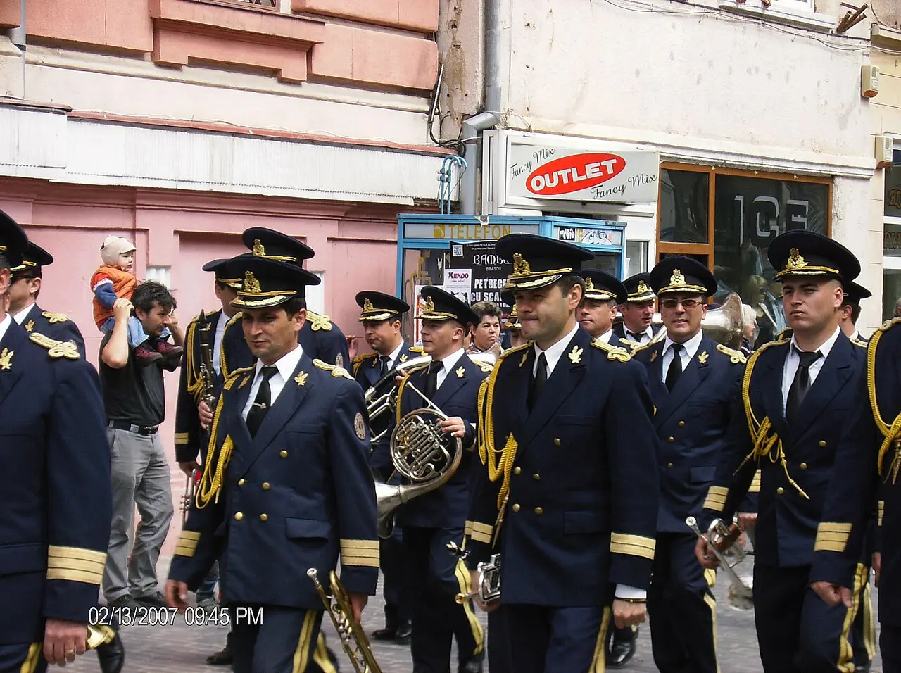 Eveniment și paradă tradițională în centrul Brașovului