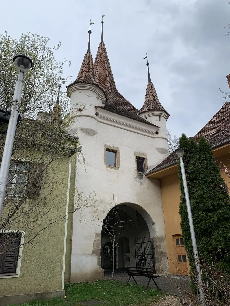 Poarta Ecaterinei din Brașov și cele patru turnulețe