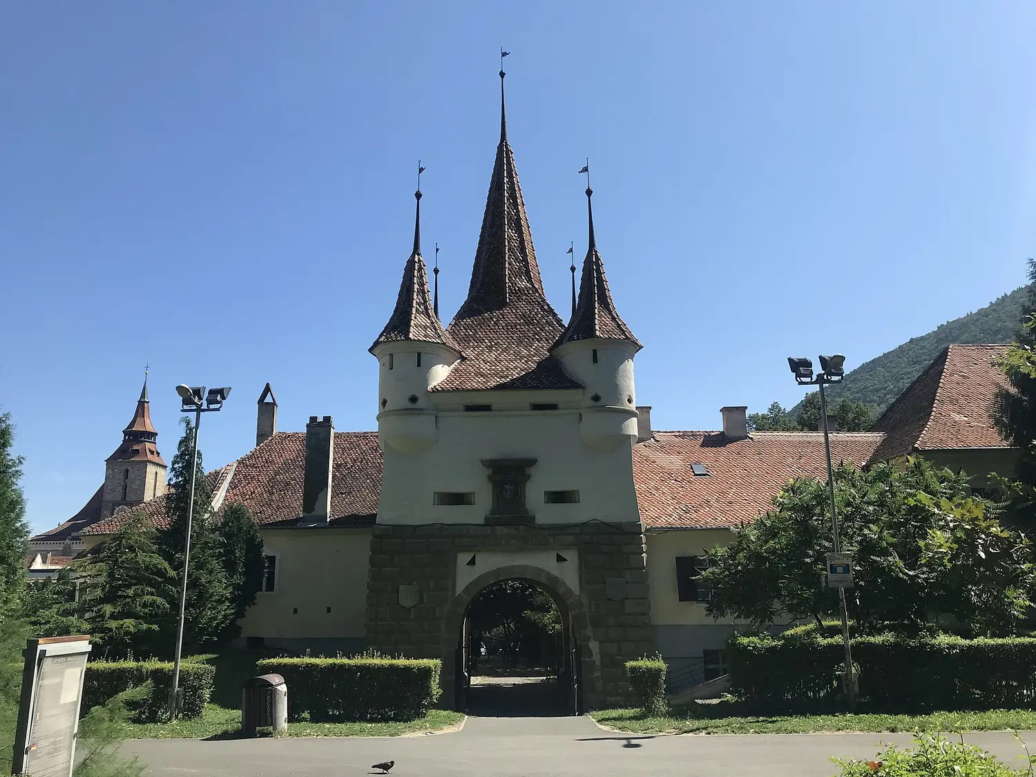 Poarta Ecaterinei Brașov văzută din zona istorică